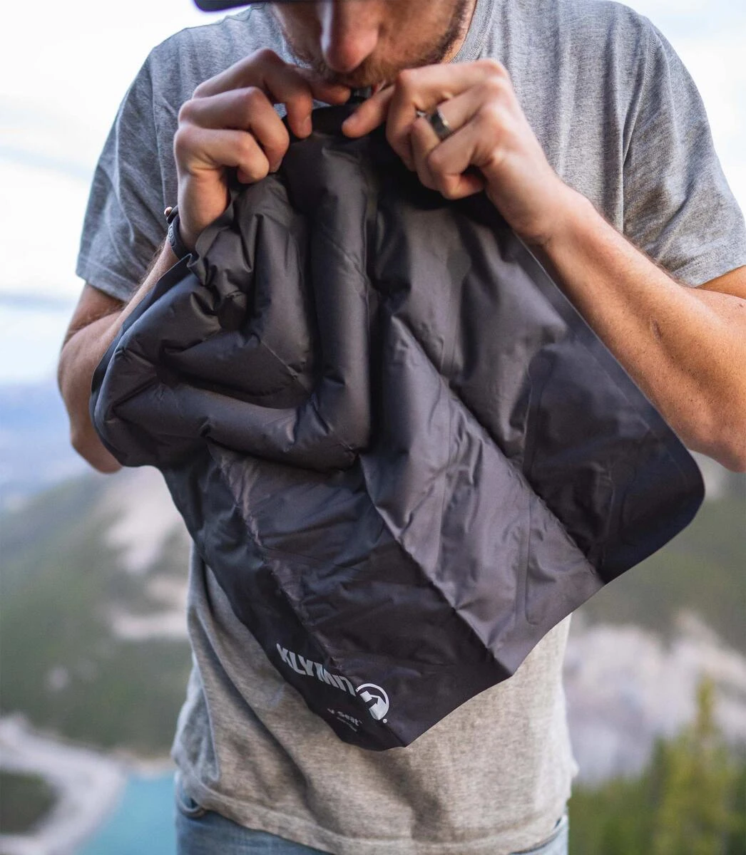 Klymit V Sitzkissen, 37x34x4cm, Grau 4 Klymit V Sitzkissen, 37x34x4cm, Grau – Bild 2