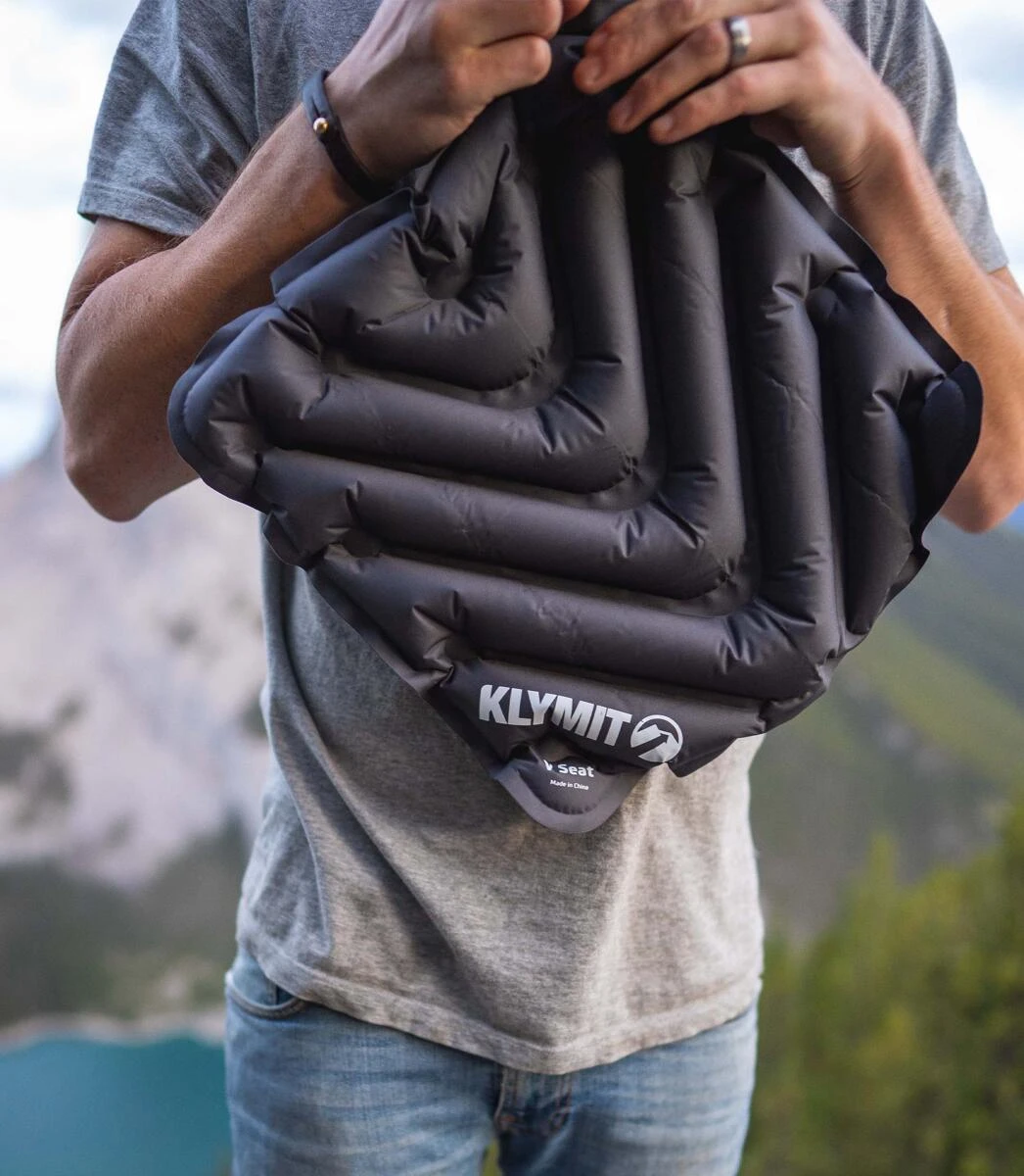 Klymit V Sitzkissen, 37x34x4cm, Grau 5 Klymit V Sitzkissen, 37x34x4cm, Grau – Bild 3